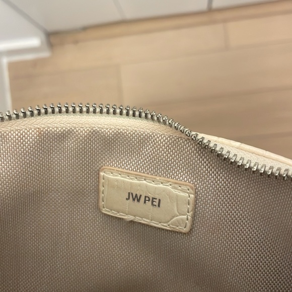 JW PEI Bag - Picture 7 of 8
